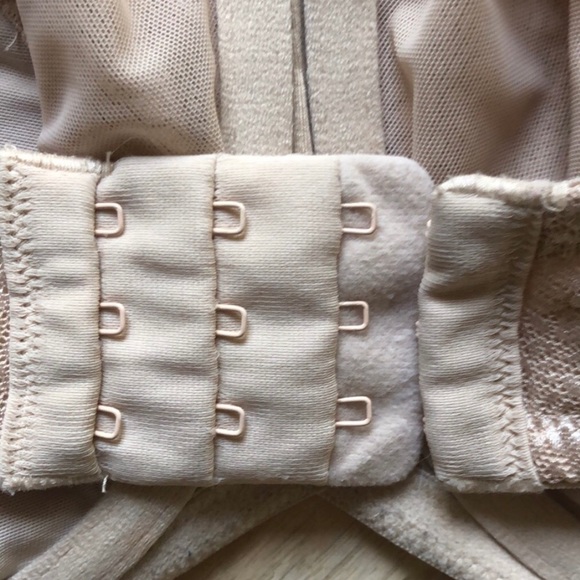 Lilyette Nude minimizer jacquard unpadded underwire bra - Picture 5 of 9